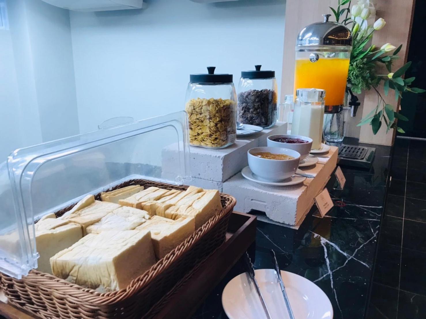 Mayflower Grande Suite Hotel Phitsanulok Eksteriør billede