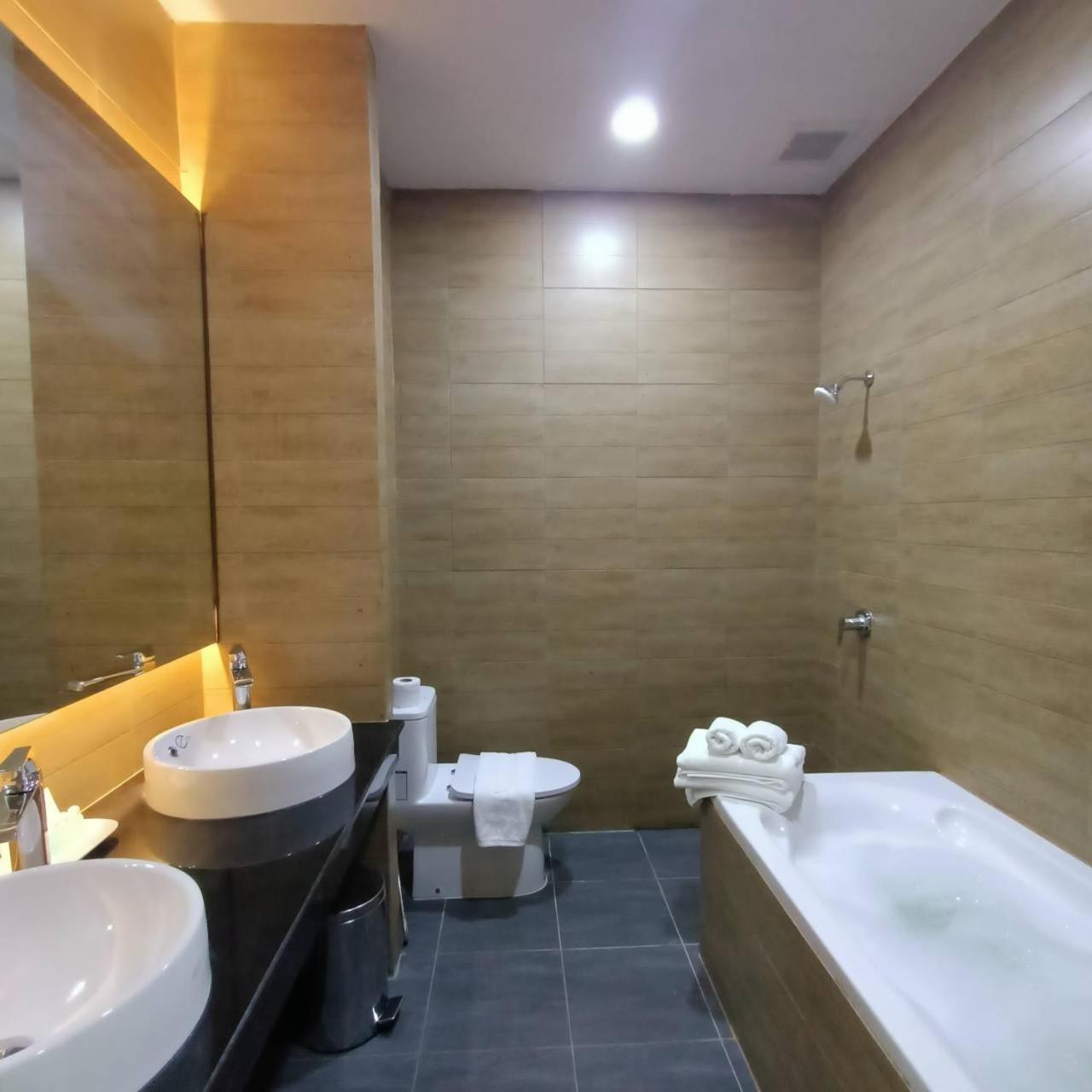 Mayflower Grande Suite Hotel Phitsanulok Eksteriør billede