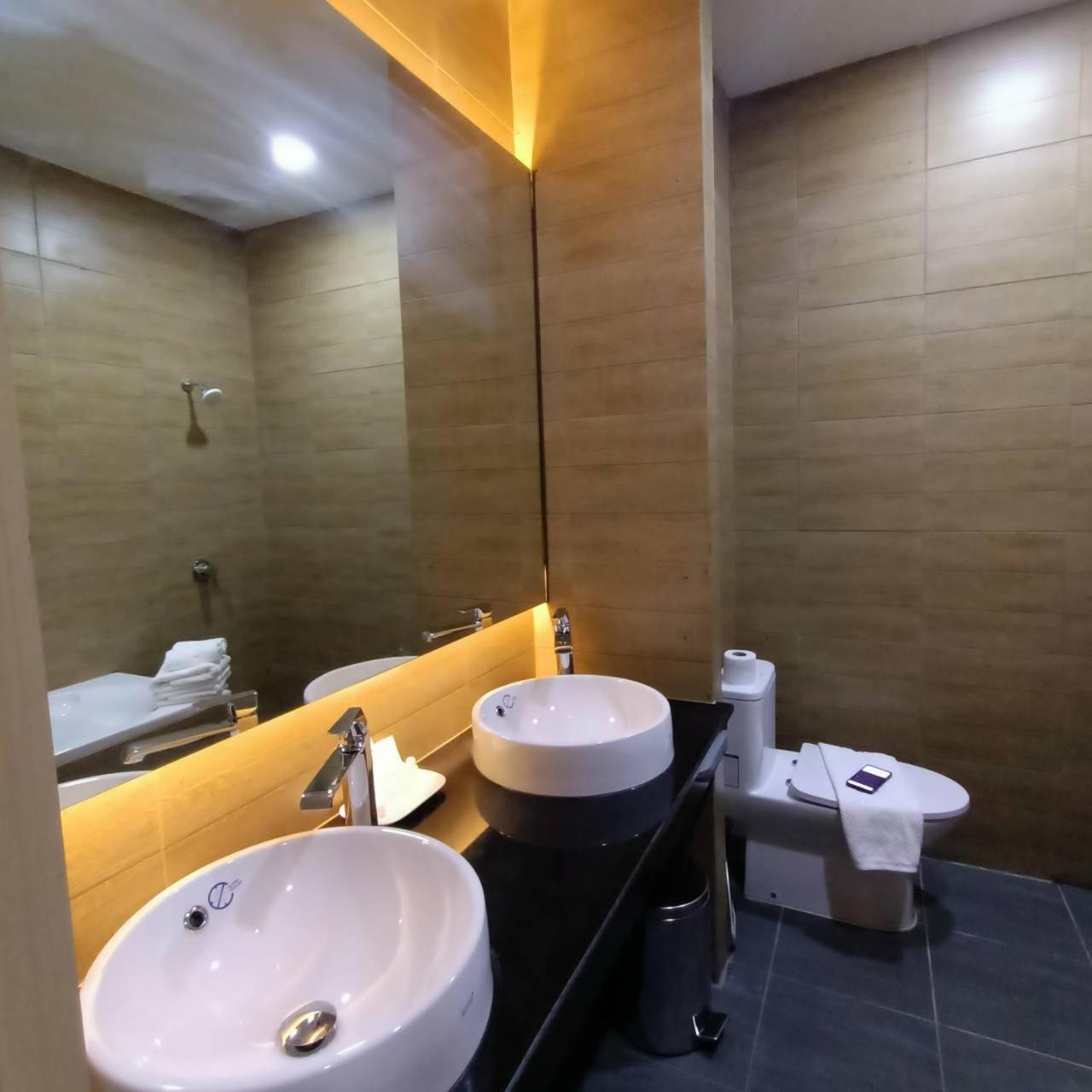 Mayflower Grande Suite Hotel Phitsanulok Eksteriør billede