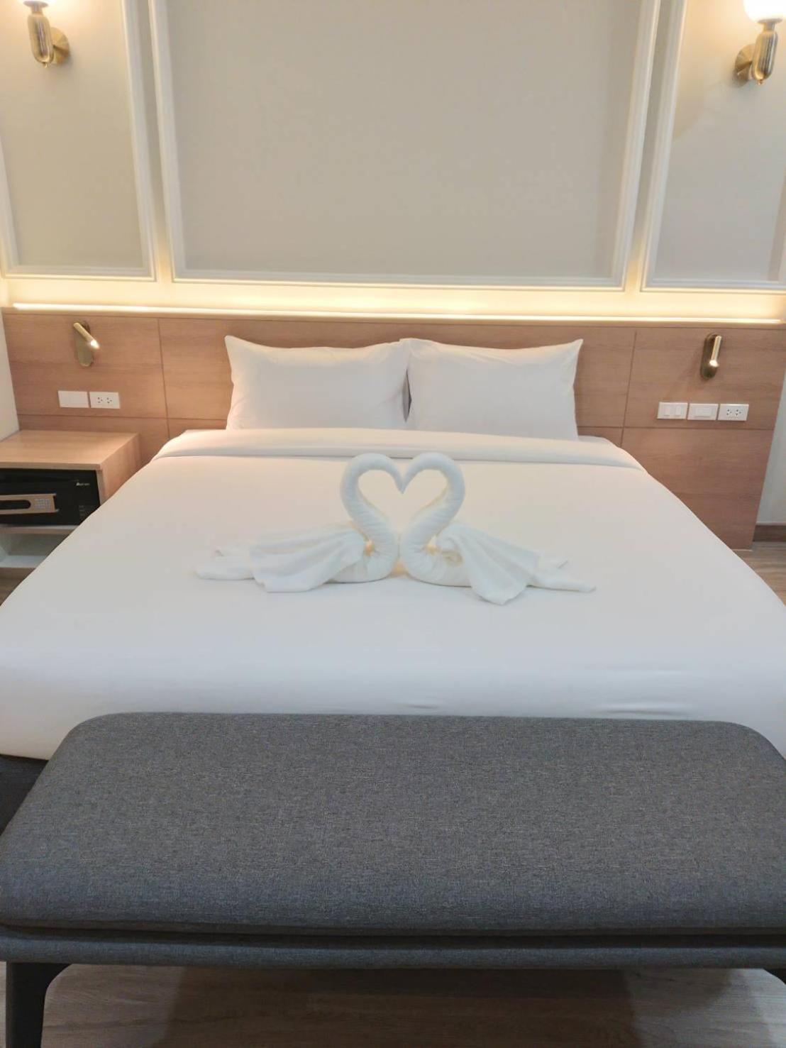 Mayflower Grande Suite Hotel Phitsanulok Eksteriør billede